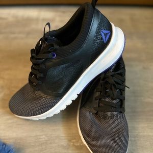 Reebok 7 1/2 sneakers perfect condition